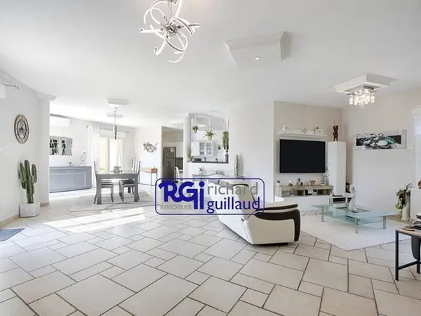 Maison de plain-pied 5 pièces 190 m²