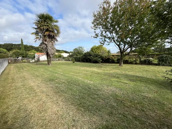 Terrain 835 m²