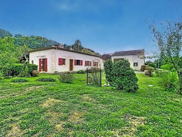 Gasconne avec grand hangar dans un quartier bucolique d'Auch