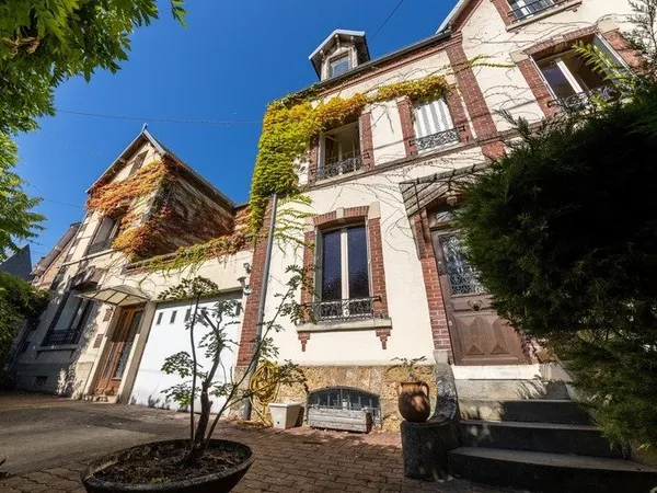 Propriété Ensemble Immobilier à vendre 11 pièces MANTES LA JOLIE (78) - garage - jardin 1000 m² - dé
