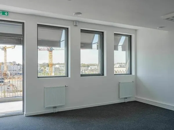 Bureau et espace de travail Location Épron  61m² 1092€