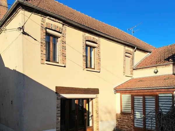 Maison 130 m2 - 3 chambres - dépendances - jardin