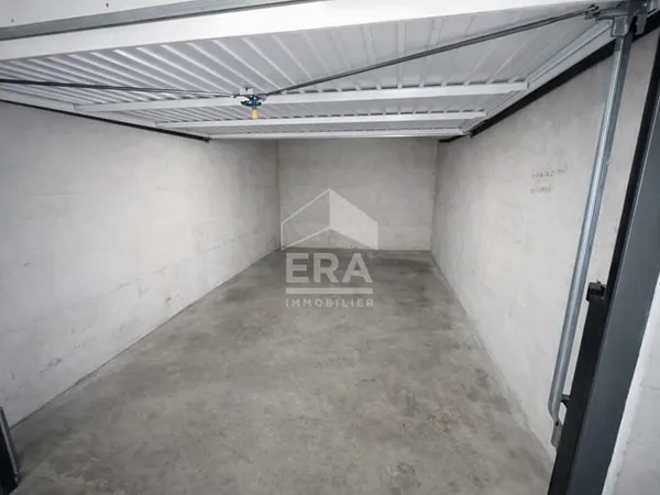MARSEILLE 15E - Parking / box privatif 11.98 m2