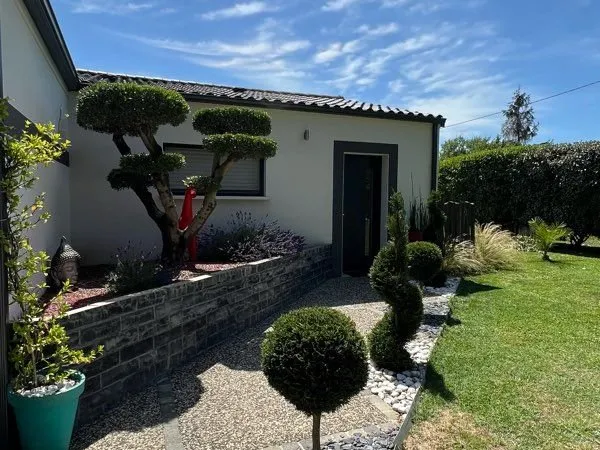 Maison contemporaine de 117m² avec piscine - DPE A - Terrain paysagé 980 m²