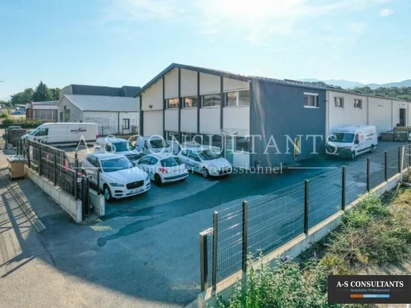 ENTREPOT + BUREAUX A LOUER