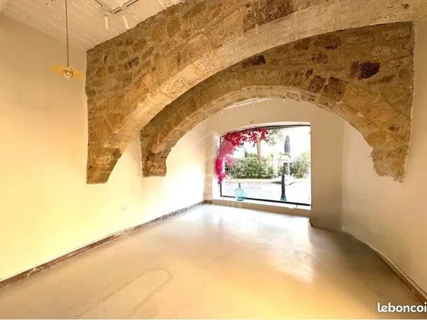 Boutique centre-ville Salon-de-Provence petit loyer
