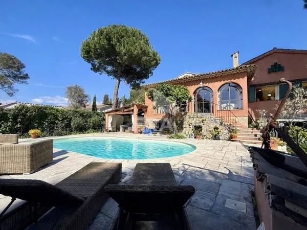 Maison 10 pièces 320 m²