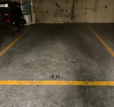 Parking 4ème sous-sol avec monte voiture