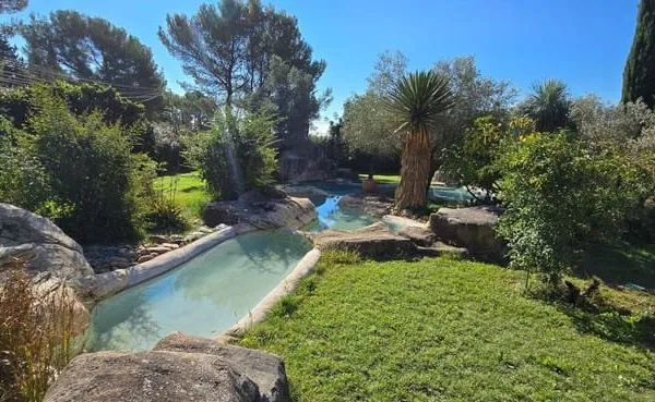 Maison de plain-pied 6 pièces 185 m²
