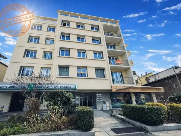 T3 avec balcon en plein centre de Champagne-au-Mont-d'Or - Garag