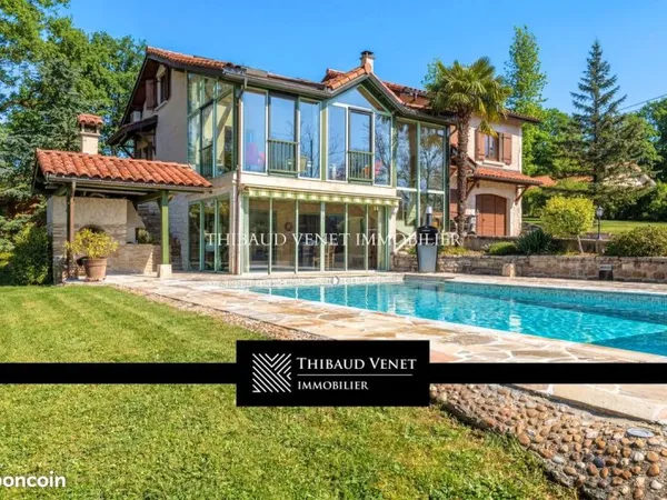 Propriété 7 pièces 300 m²