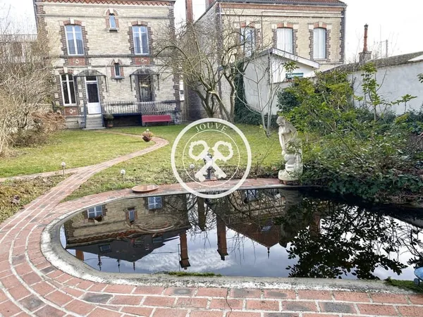 BEL ENSEMBLE IMMOBILIER - MAISON BOURGEOISE DE CARACTERE +