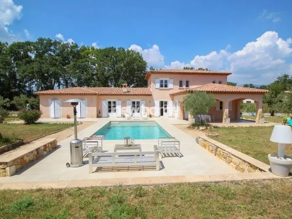 Villa 6 pièces 225 m²