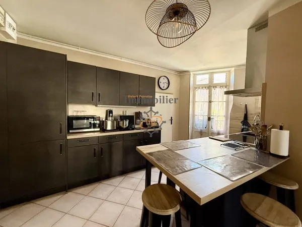 VENTE Appartement avec balcon, cave et grenier, centre-ville