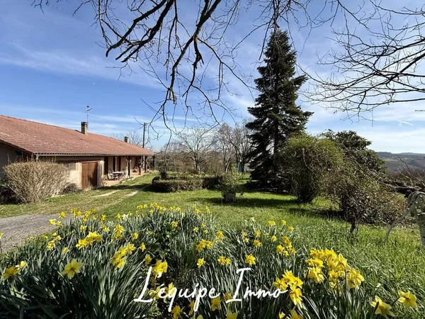 Ancienne ferme à rénover avec dépendances et vue sur les Pyr