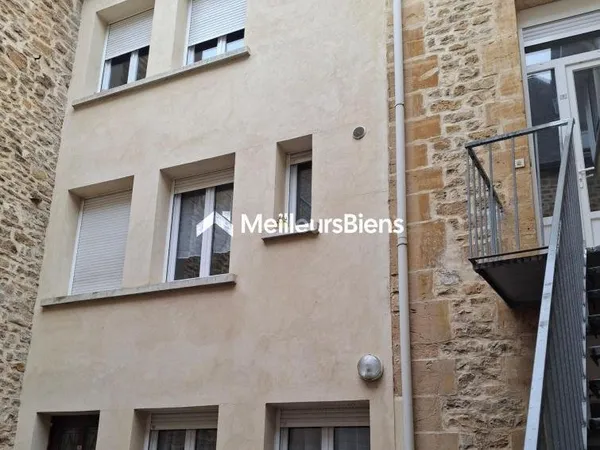 En fond de cour, maison rénovée de 68 m2 avec cour privative