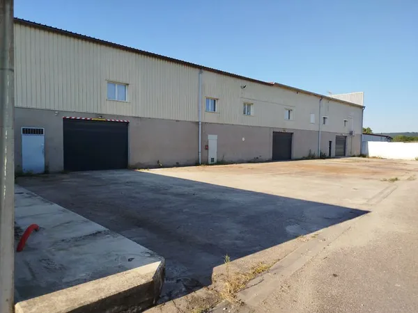 À VENDRE - Entrepôt de 990 m² à Contrexéville (Vosges)