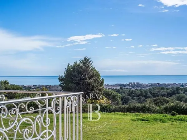 Biot - Terrain constructible 1798 m² - Vue mer époustouflante