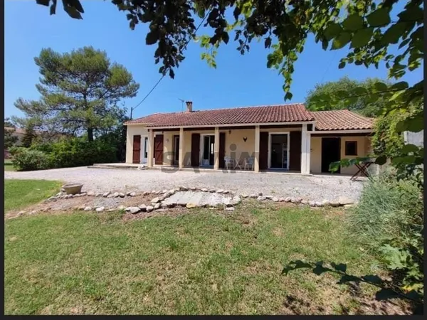 À VENDRE RAVISSANTE VILLA DE PLAIN PIED DE 90 M2 ET SON JAR