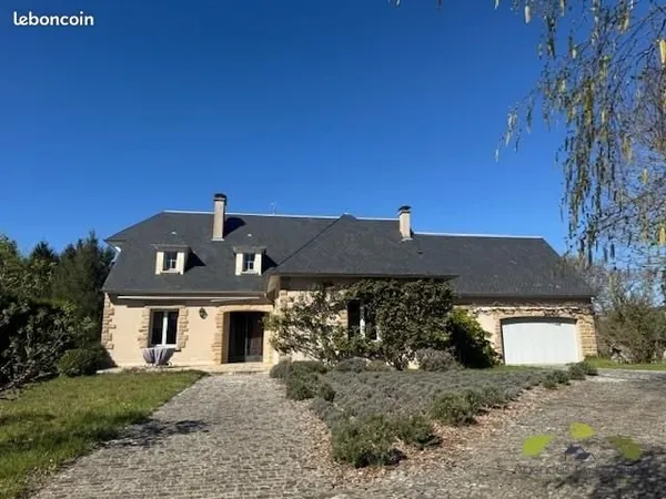 Propriété 8 pièces 233 m²