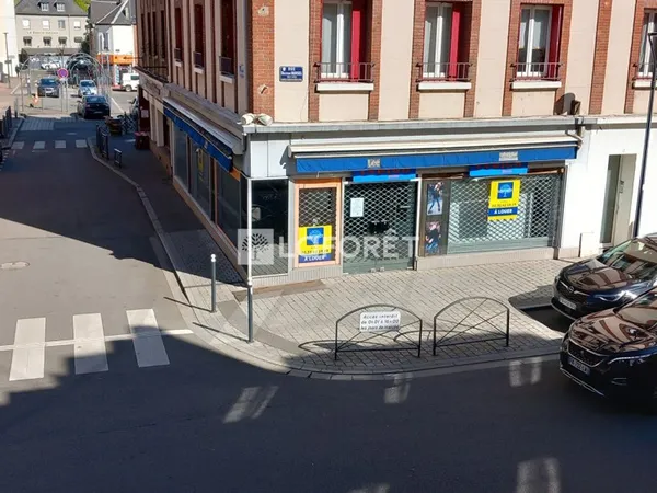 Local commercial 174 m²