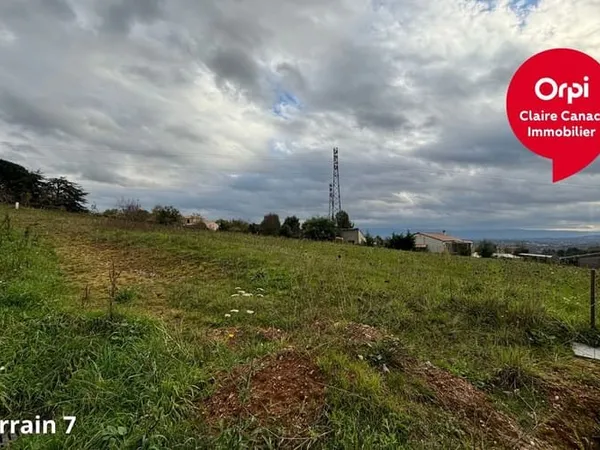 Terrain 899 m²