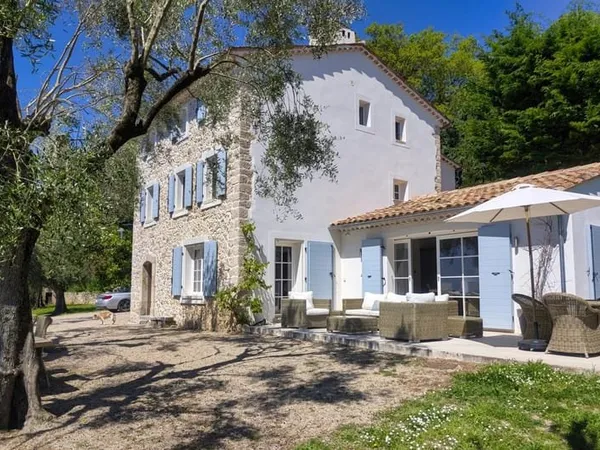 Maison 9 pièces 375 m²