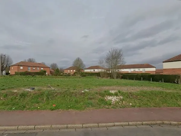 Terrain 650 m²