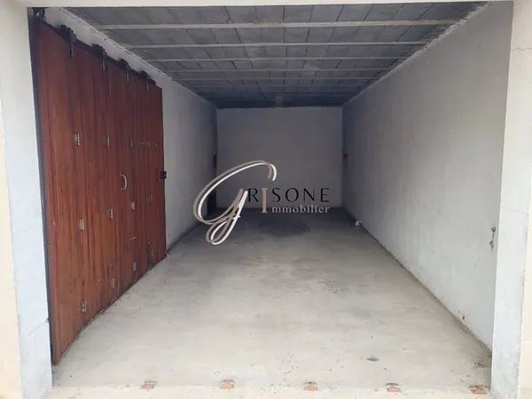 Garage Six Fours Les Plages 22 m2