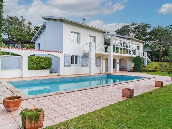 Maison 14 pièces 250 m²