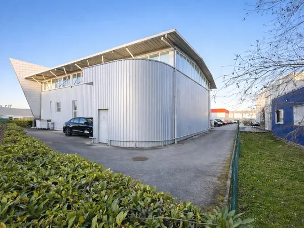 Local commercial 640 m²