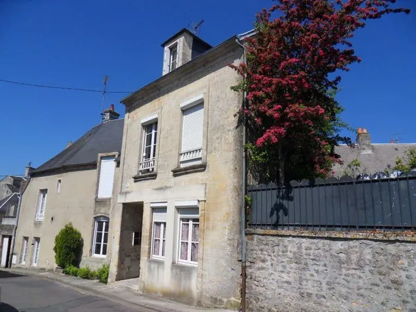 BAYEUX, rue du Petit Rouen, F2 en duplex refait à neuf au 1e