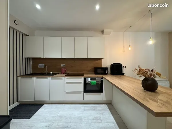 A louer : Local commercial / bureau / showroom/ collocation