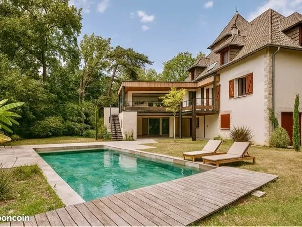 Maison d'Exception avec Parc Arboré et Piscine