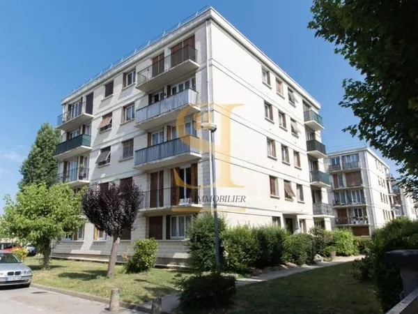 Très beau studio situé à Combs la Ville