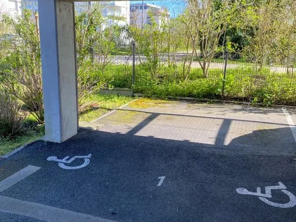 Place parking couvert résidence