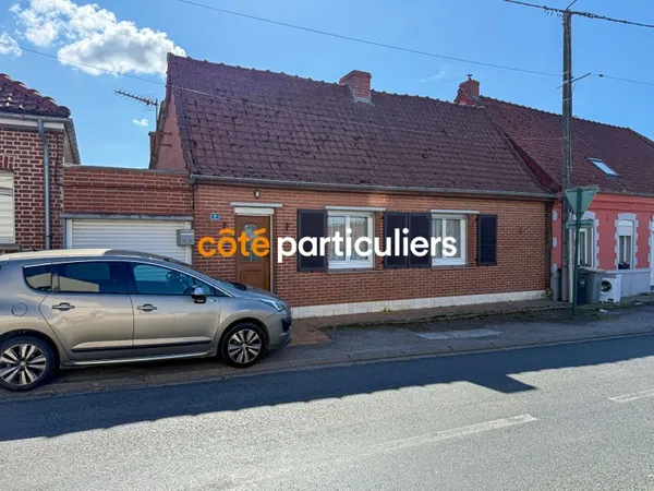 VALHUON : MAISON PLACE DE VILLAGE 71m2 AVEC COUR