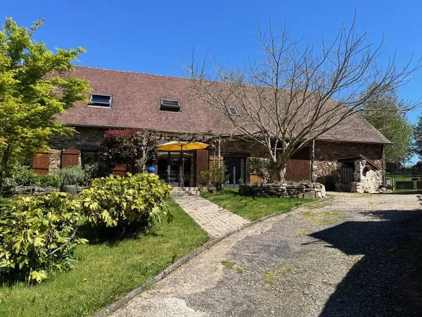 Coussac Bonneval, 2 maisons, studio, piscine hors sol, puits