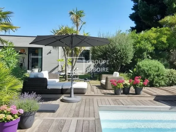 A VENDRE - AGENCE GIBOIRE - MAISON FAMILIALE ET SON ANNEXE A LA