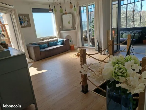 Maison de charme et atypique de 180 m², à 10 min à pied du centre de Nyons, 600 m² de terrain piscin