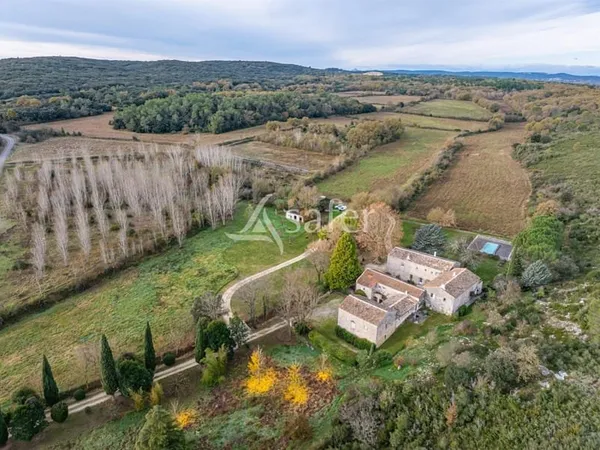 Mas de caractère, Gîtes et Maison d'hôtes sur 25 ha de terres