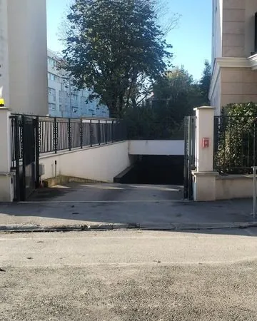 Parking privé à deux pas du métro ligne 14, L'Haÿ, accès Paris rapide