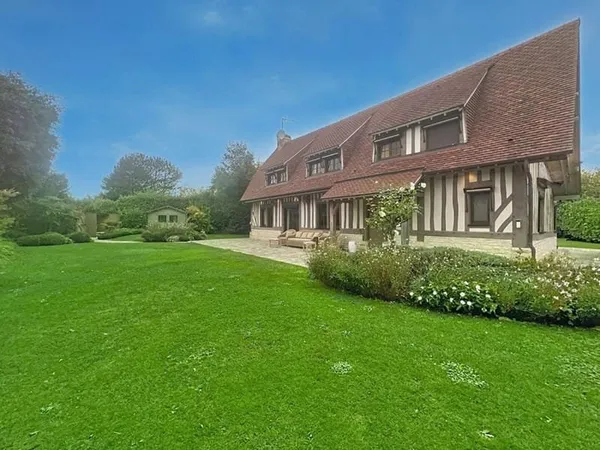 Superbe maison Normande en colombages de 240 m² , aux portes de Deauville -très bon standing