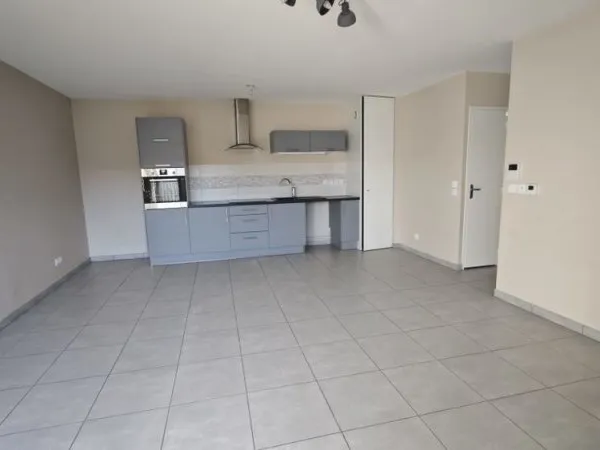 Appart T3 terrasse + ascenseur + parkings