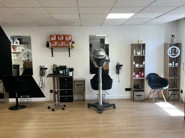 Cession droit au bail Salon de coiffure / Centre de Beauté ou autre activité de commerce