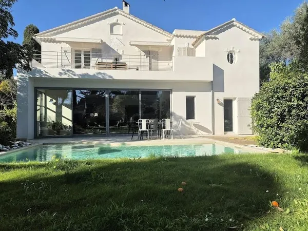 Villa 6 pièces 185 m²