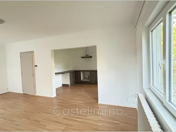 Maison familiale T6 au calme avec espace professionnel et jard