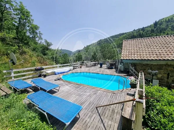 Maison 13 pièces 263 m²