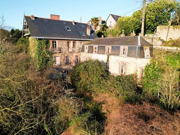 Rare : Dinan quartier résidentiel, A rénover ce projet Atypique et exceptionnel, jardin proche Rance