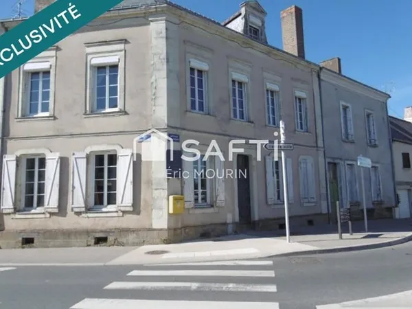 Cette belle maison familial avec beaucoup de potentiel.